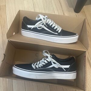 Men’s vans old skool worn 2 times size 9